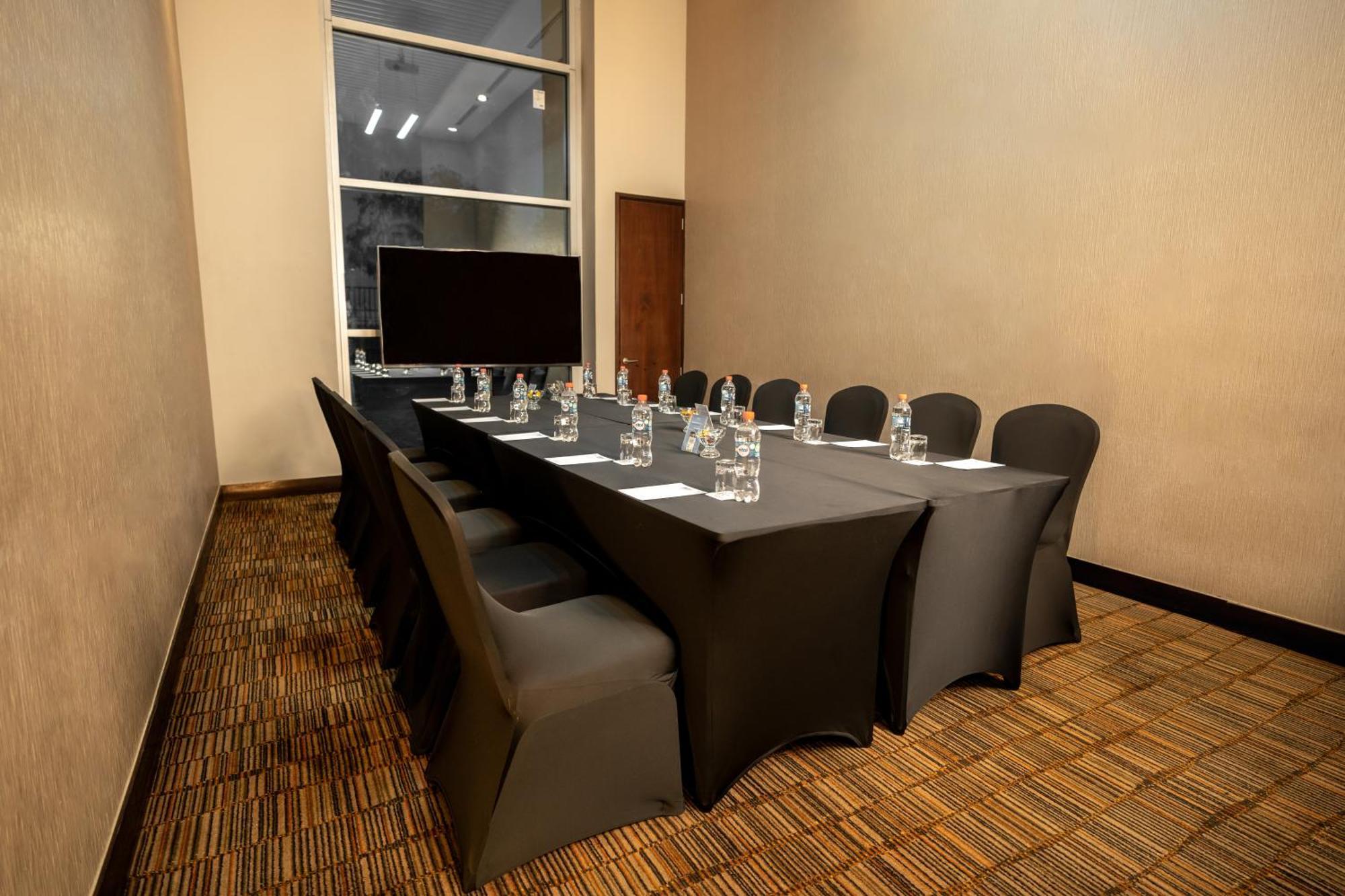 Hilton Garden Airport Hotel Santiago